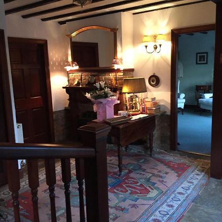 Tudor Place Bed and Breakfast Winnersh Buitenkant foto