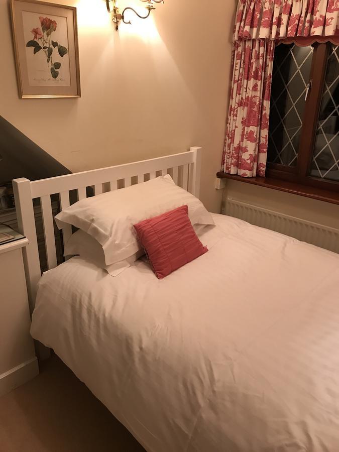 Tudor Place Bed and Breakfast Winnersh Buitenkant foto